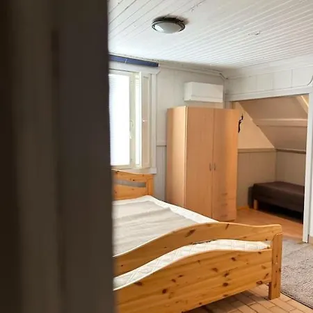 Vanhan Puutalon Tunnelmaa - Laehellae Keskustaa Apartment *