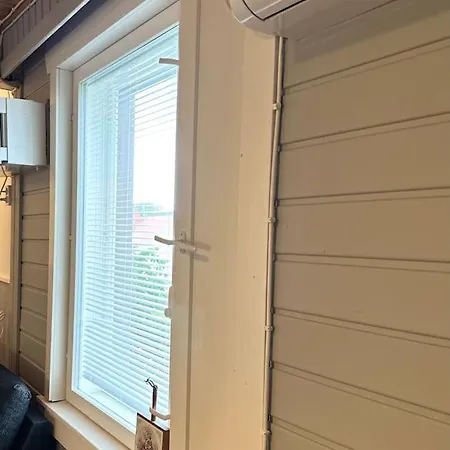 Vanhan Puutalon Tunnelmaa - Laehellae Keskustaa *